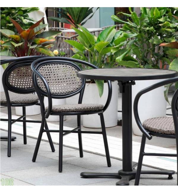 Outdoor Dining Tables