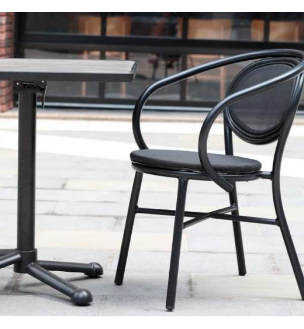 Outdoor Dining Tables